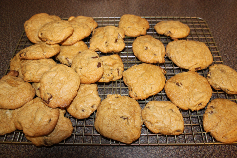 mohaus: Thick and Chewy Chocolate Chip Cookies