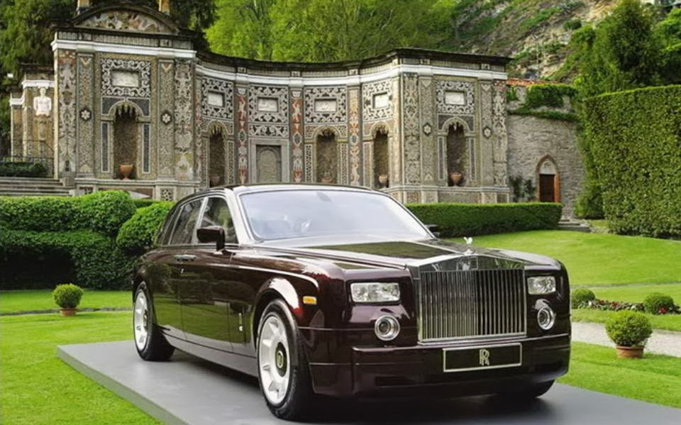 http://www.funmag.org/pictures-mag/automobile-mag/rolls-royce-phantom-photos/