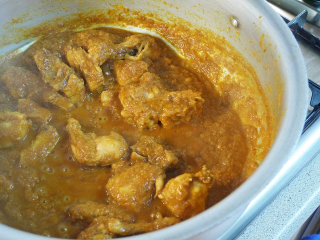 This Muslim Girl Bakes: Our House Pakistani Chicken Curry.