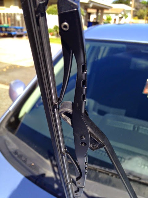 EPCgarage: Changing Nissan Versa's Wipers