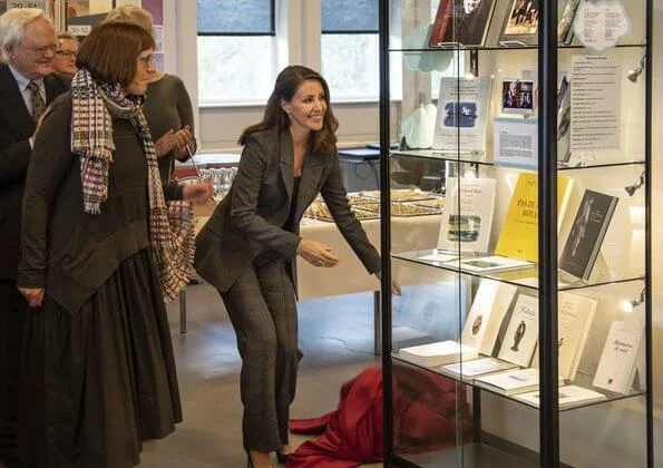 Princess Marie wore Maje Vanda plaid blazer and Maje Panda glen plaid trousers. Jimmy Choo pumps. Prince Henrik's literary works