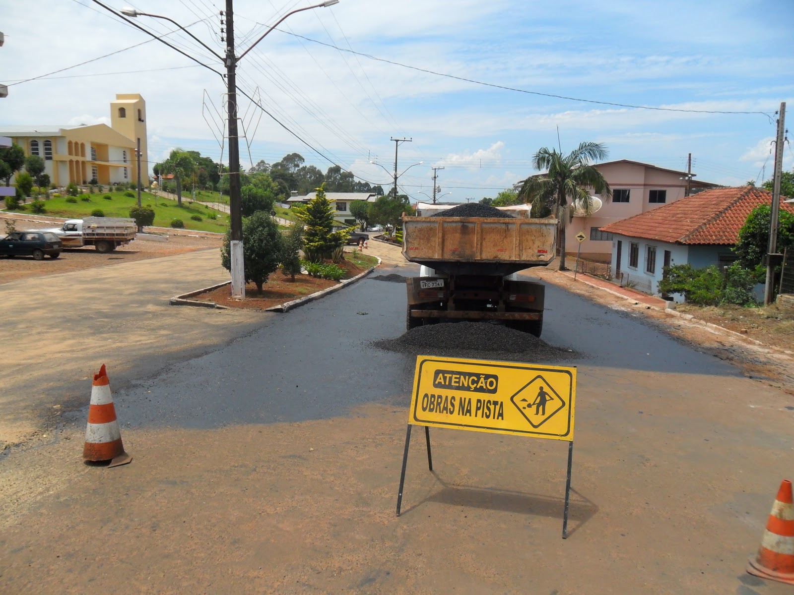 RÁDIO COMUNITÁRIA LIBERDADE FM AVENIDA DAS PALMEIRAS ESTA SENDO RESTAURADA