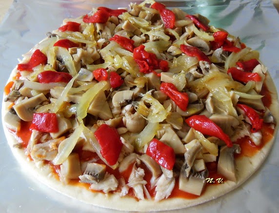 PREPARÁNDOLA PIZZA POLLO Y CHAMPI 1