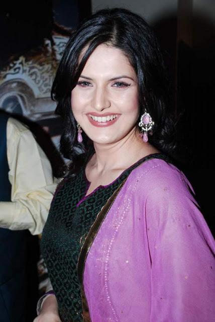 bollywood actres hd wallpapers: Zareen Khan Free HD Wallpapers Download