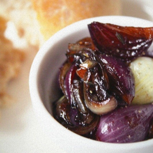 GOOD FOOD: CARAMELIZED BALSAMIC ONIONS