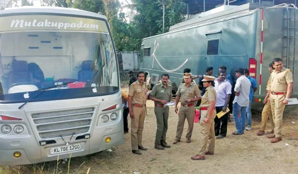 MVD seizes 3 caravans from shooting location in Kochi, Kochi, News, Cinema, Entertainment, Vehicles, Cine Actor, Kerala