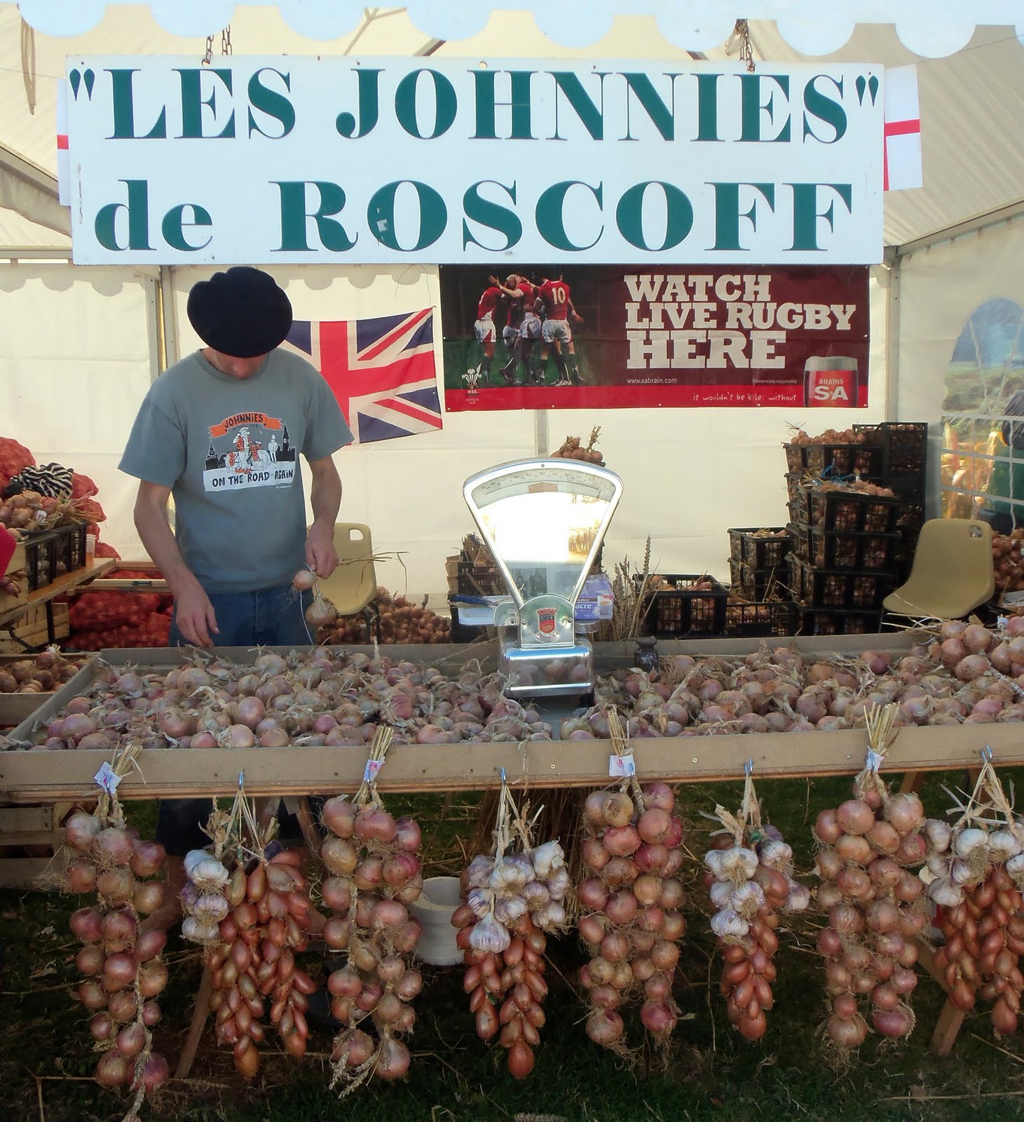 Looking for Johnny Onions Onions galore! Roscoff August 20, 2011