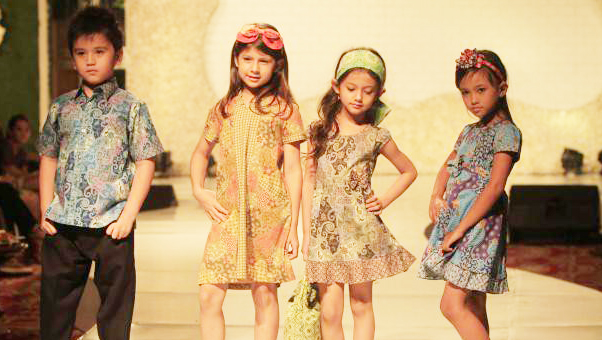 33 Model Baju Batik Fashion Show Anak Model Terkini