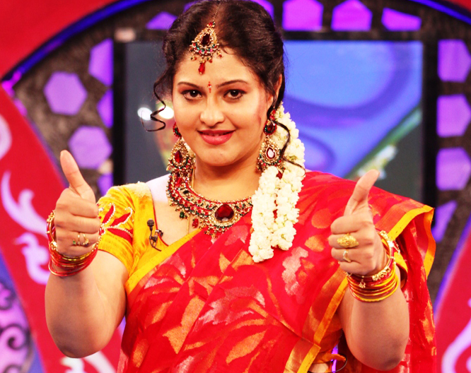 raasi mantra hot navel and thighs HD images.