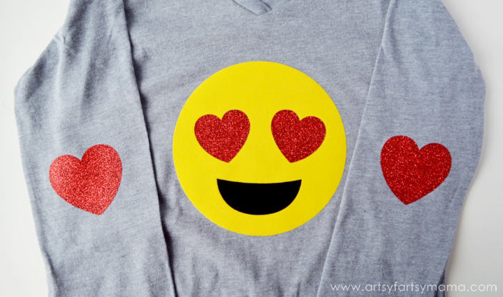DIY Heart Eyes Emoji Shirt at artsyfartsymama.com