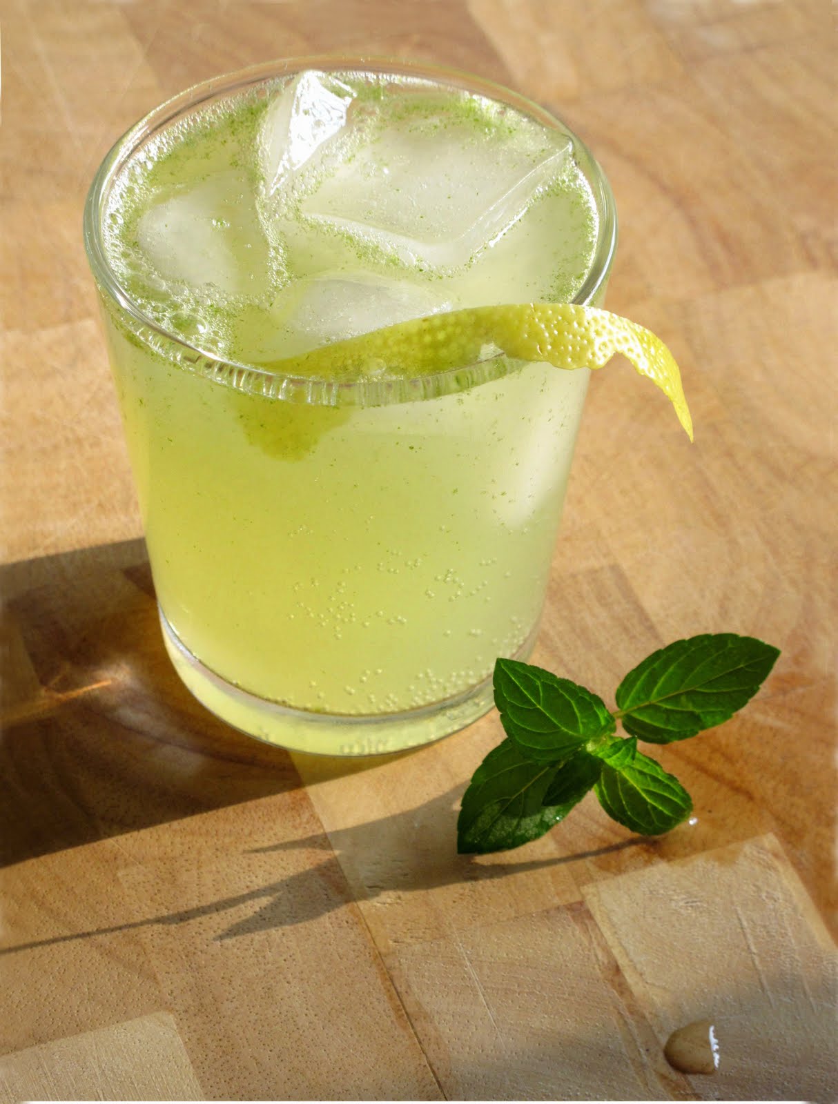 Hunger and Sauce: Fresh mint lemonade