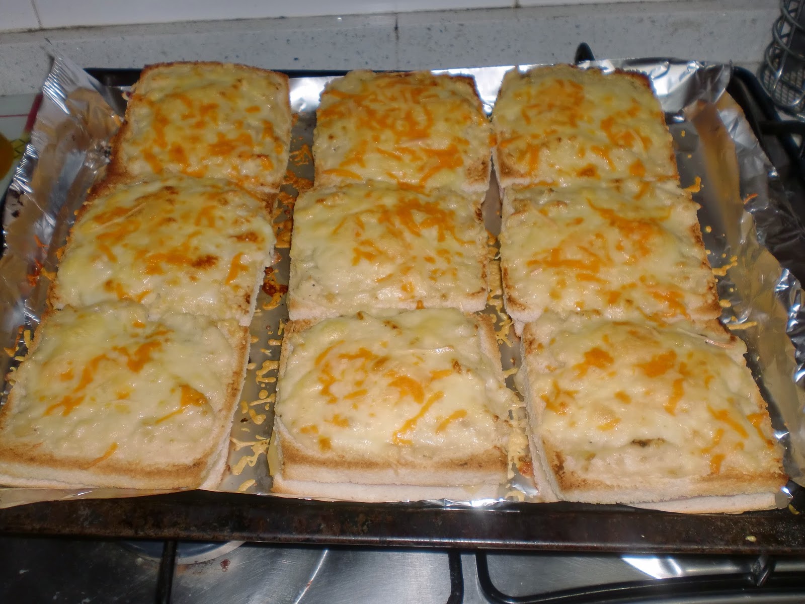 Donde comen cinco.... Sandwiches gratinados con bechamel