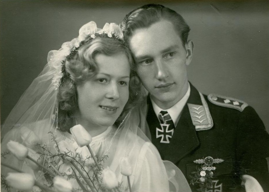 World War II in Pictures Wartime Couples