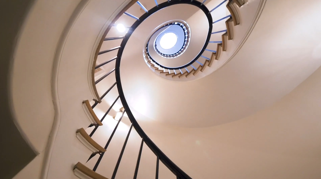 19 Photos vs. 23 E Scott St, Chicago Interior Design Luxury Home Tour