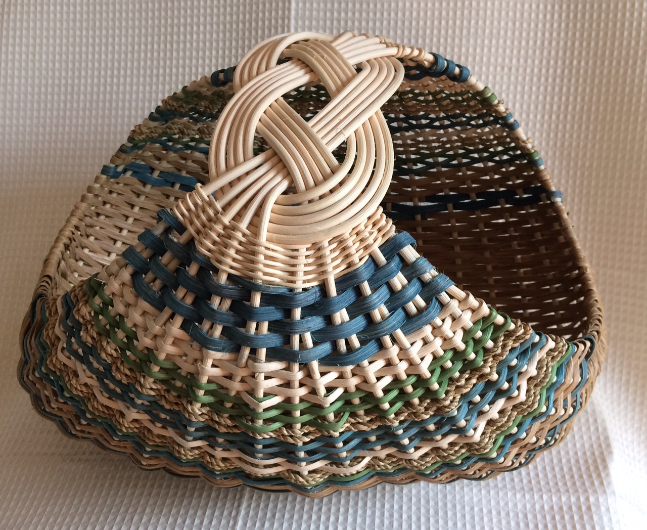 Baskets and more...... Josephine Knot