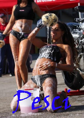 Sexy bike wash per ogni segno-2012 ducati girl