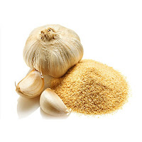 Garlic cloves or garlic powder are used to make garlic paprika chicken.