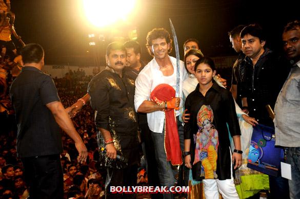 Sachin Ahir, Hrithik Roshan, Sangeeta Ahir - (25) - Bollywood Celebs Dahi Handi Celebration Pics 2012