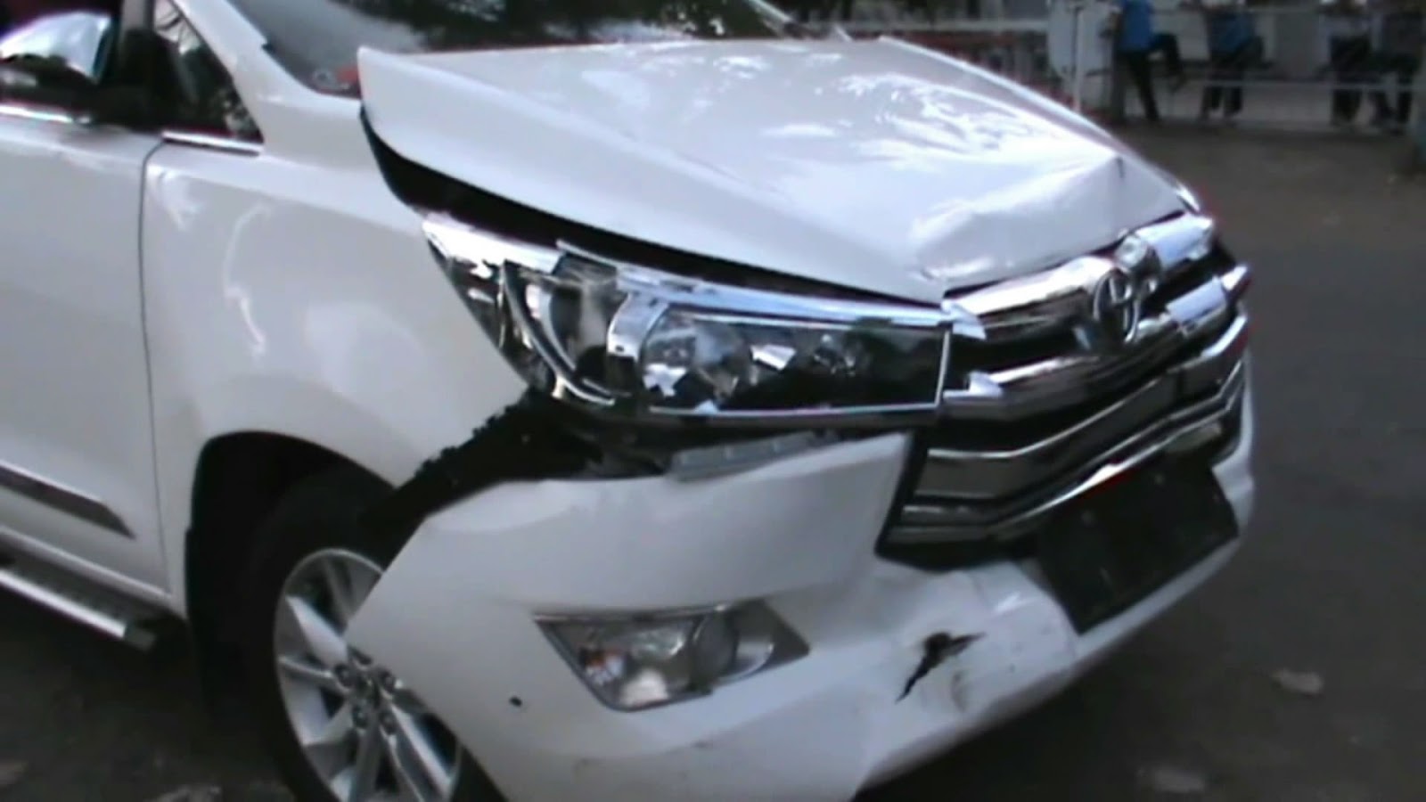 Tiga Mobil Mewah Terlibat Kecelakaan Beruntun Di Jember 