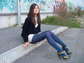 The Girlish Attitude: Blue tights
