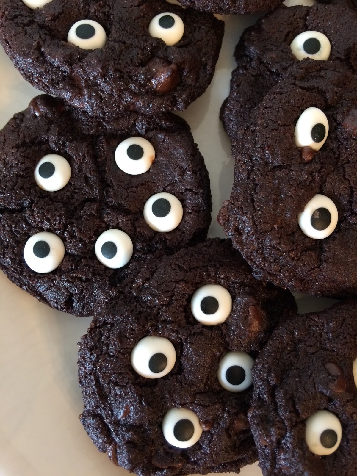 Savory Moments Spooky double chocolate eyeball cookies