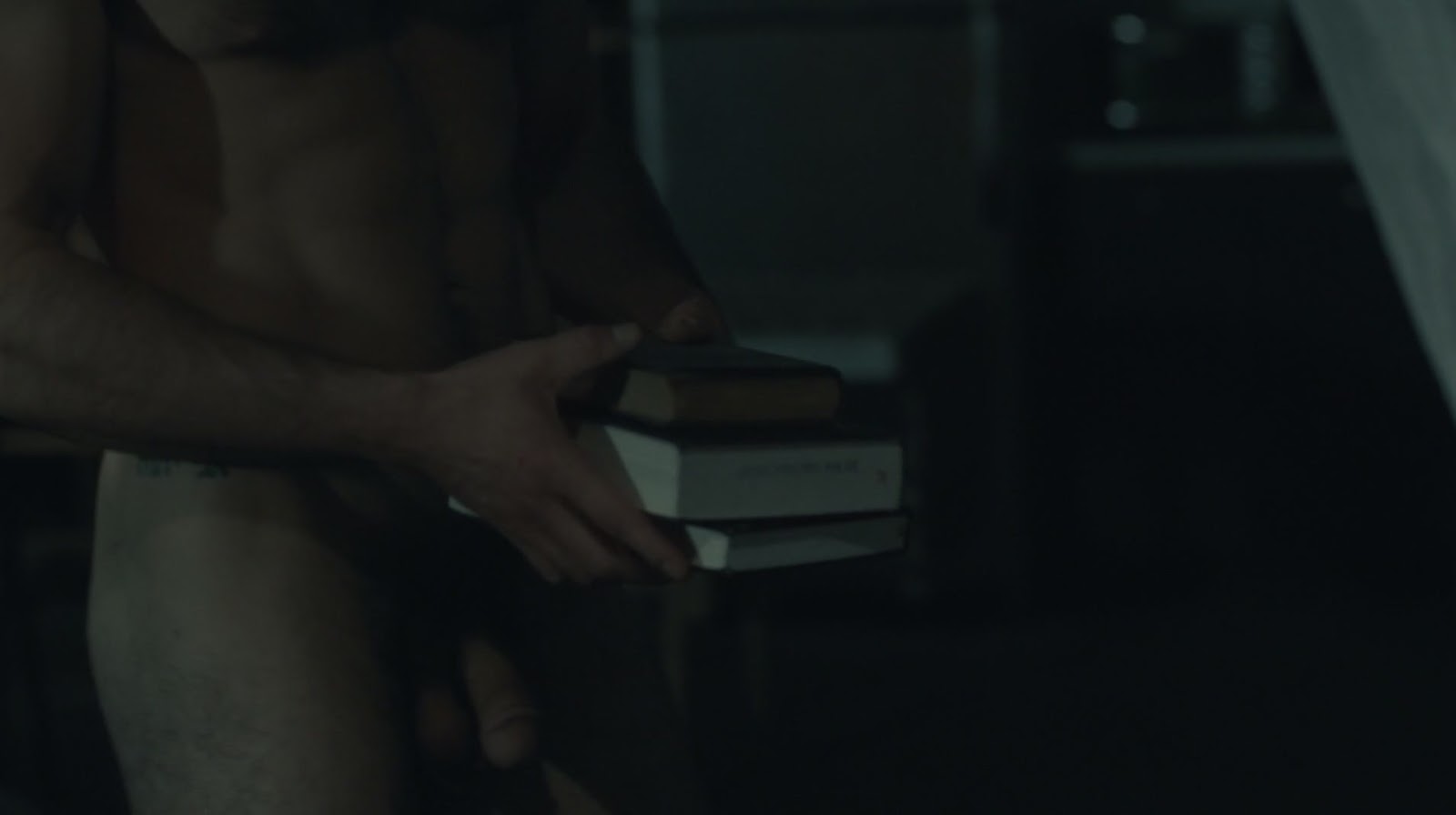 He’s Naked: Morgan Spector Going Frontal in 'Split' (2016) .