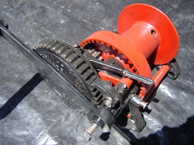 Weekend in the Workshop: Restauracion de un Winche Manual