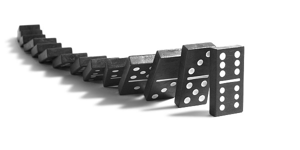 Domino nedir? Domino etkisi ne demektir? Kısaca anlamı - Laf Sözlük