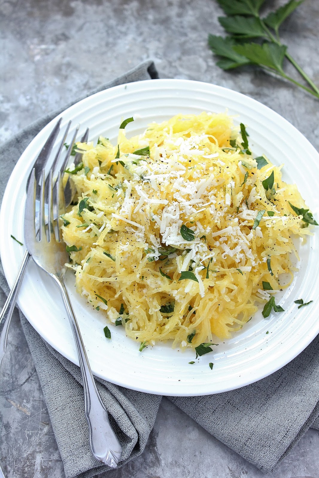 Spaghetti Squash Tilberedt Med Parmesanost Og Tomater