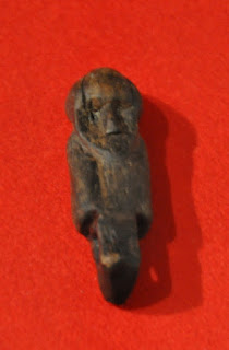 drewniane figurki kultowe z Wolina