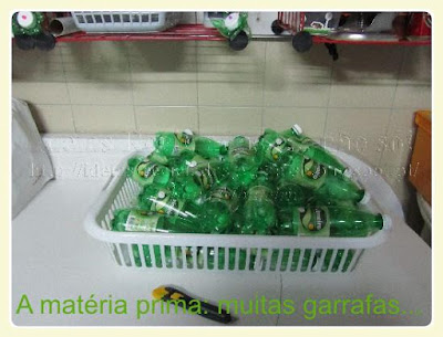 Coroa de Natal com material reciclado