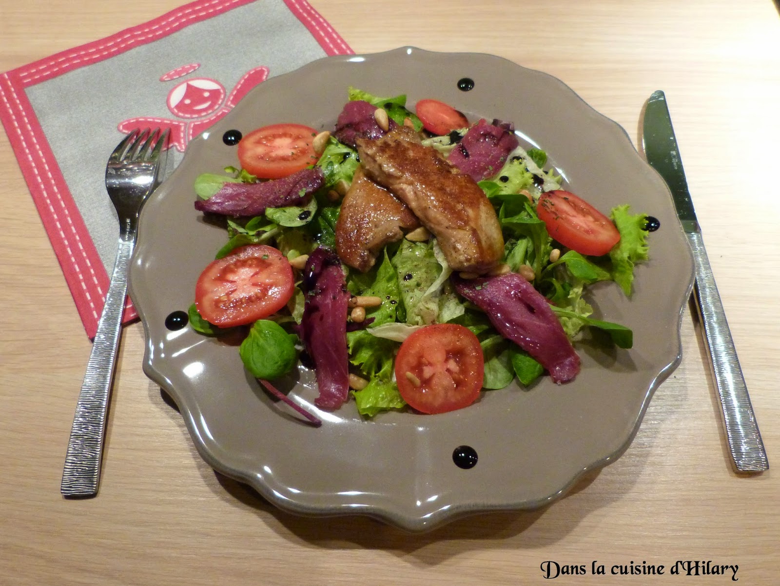 Salade gourmande au foie gras poêlé