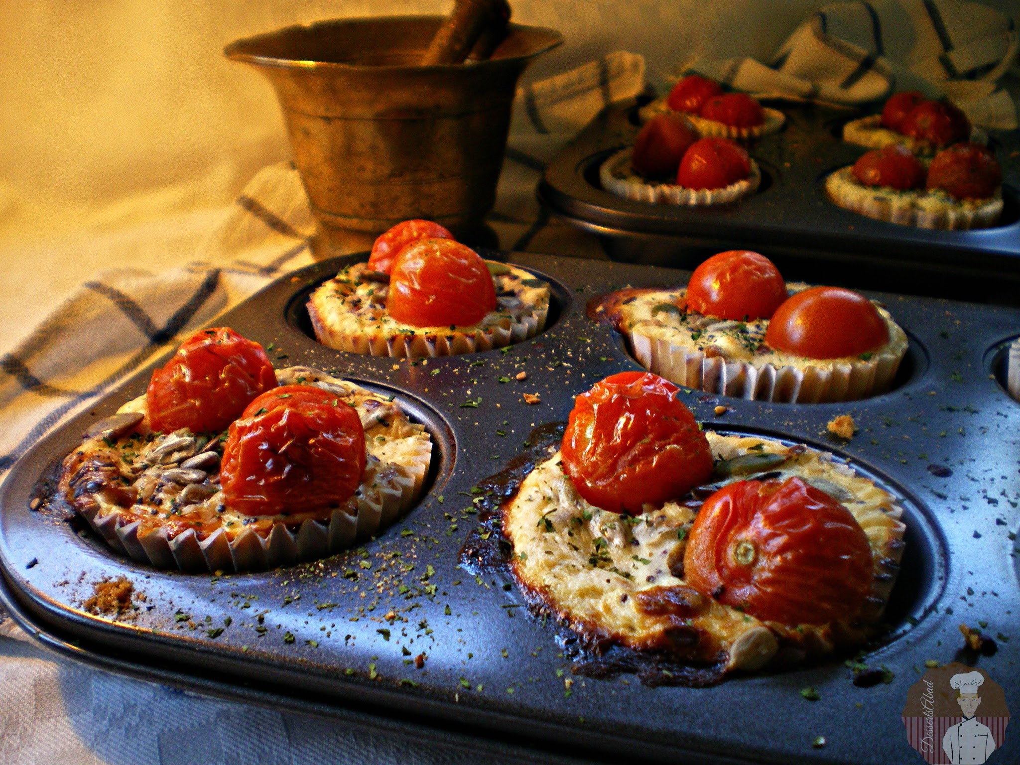 Muffins  de pan integral, queso y tomate