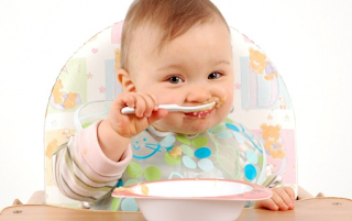 Kapan Waktu Tepat si Kecil Makan Mpasi Kapan Waktu Tepat si Kecil Makan Mpasi