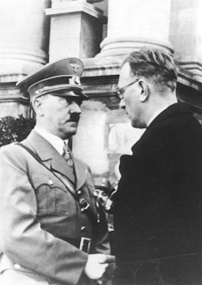 http://3.bp.blogspot.com/-OHjrYK4eT5g/UcrKSFL-w4I/AAAAAAAAAD0/rnsSLPvrbYU/s320/hitler_masonic_handshake_8.png