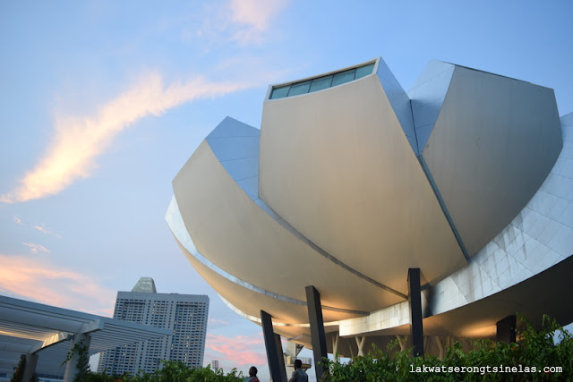 A VISUAL ARTS STROLL IN SINGAPORE