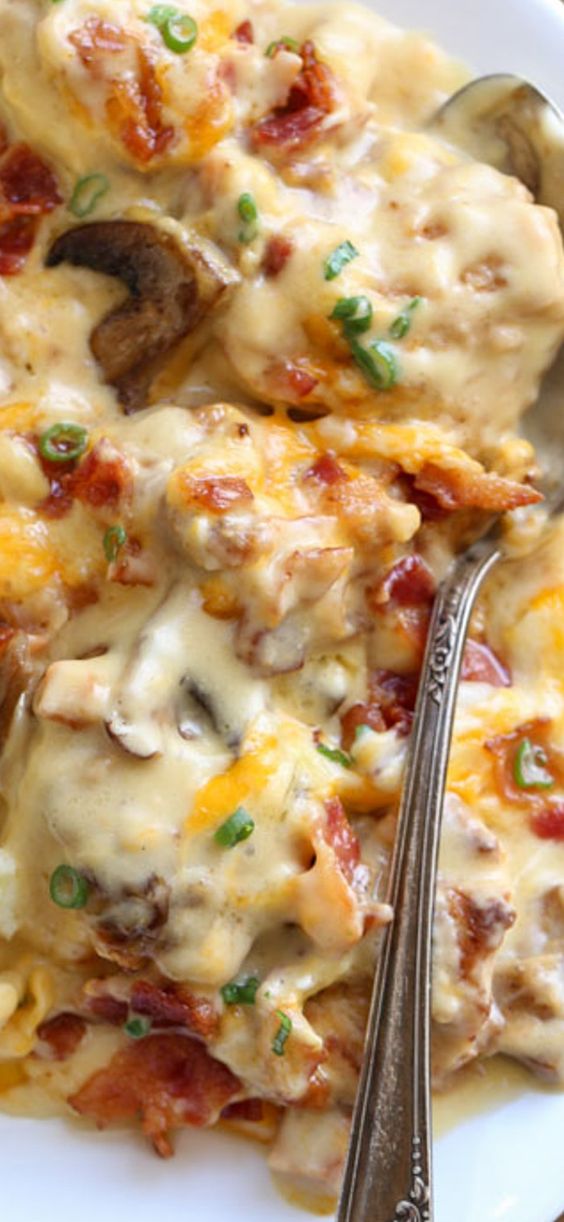 Chicken Casseroles are always a good idea! This Creamy Chicken Casserole Recipe with bacon, mushrooms, and cheese. A simple chicken casserole dinner recipe. #valentinascorner #chicken #creamychicken #chickencasserole #creamycassserole #casserole #chickendinner #easydinner #dinner #recipe