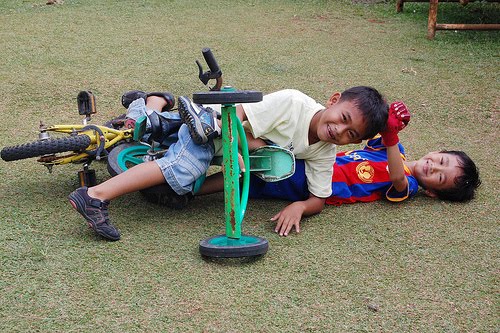 Top Gambar Anak Terjatuh Dari Sepeda, Paling Dicari!