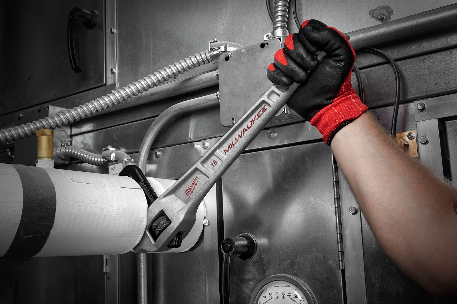 Tool Review Zone Milwaukee Introduces the 10L Pipe Wrench with Newto