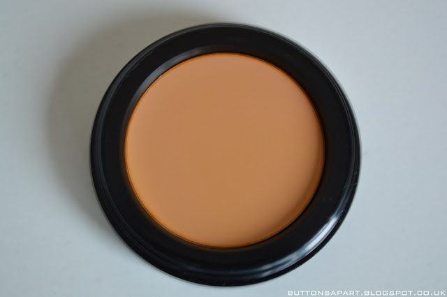 a picture of benefit boiing concealer