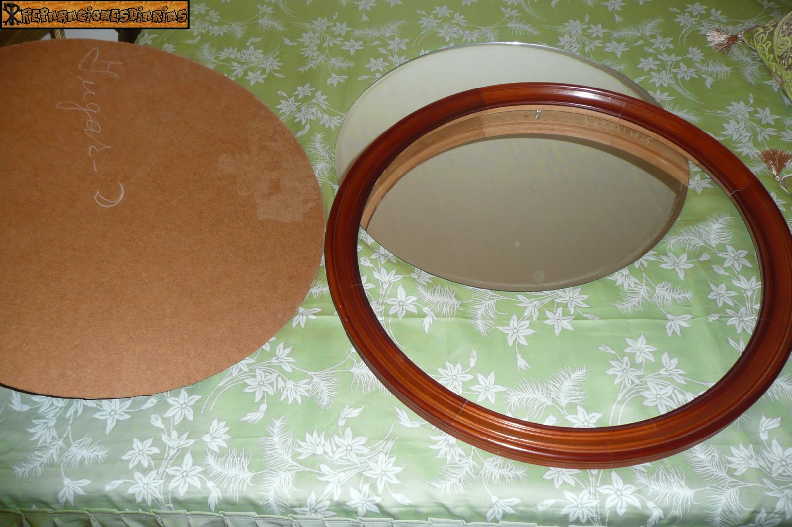 Reparacionesdiarias: ESPEJO RECICLADO PARA EL BAÑO: