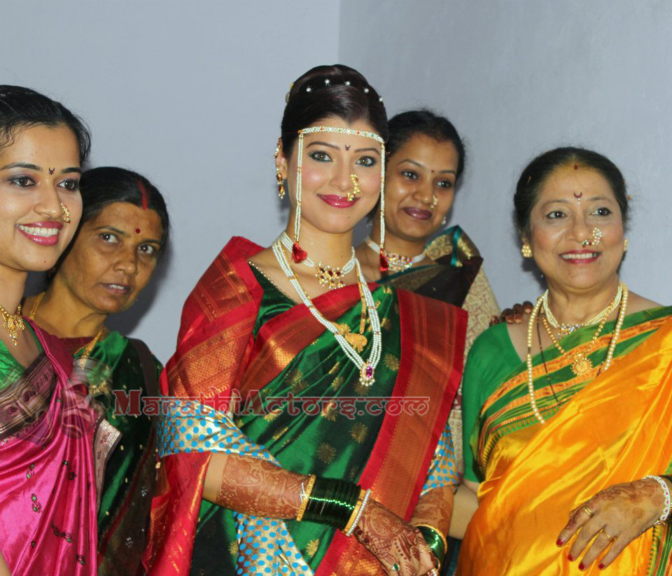 Tejaswini Pandit And Bhashan Rupchandji Wedding Photos Marathi Show Tejaswini Pandit And Bhashan Rupchandji Wedding Photos