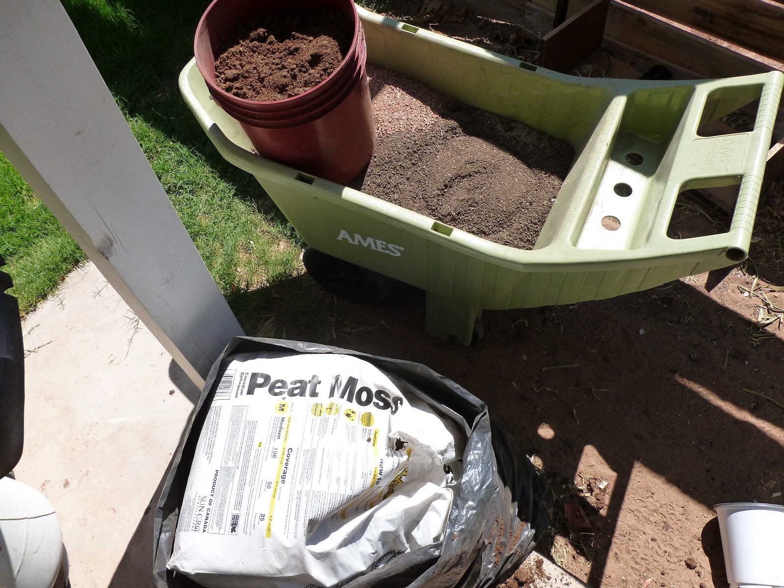 Dusty River Gardens Soil Mix for Container Gardeners