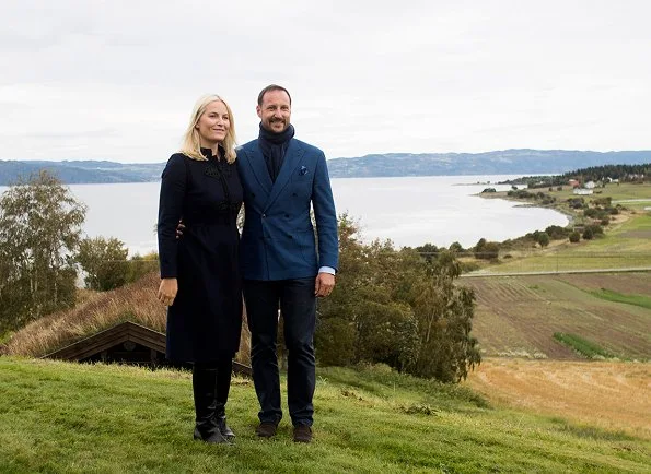 Crown Prince Haakon and Crown Princess Mette-Marit visited a soap factory in Frosta and Tautra monastery in Tautra island