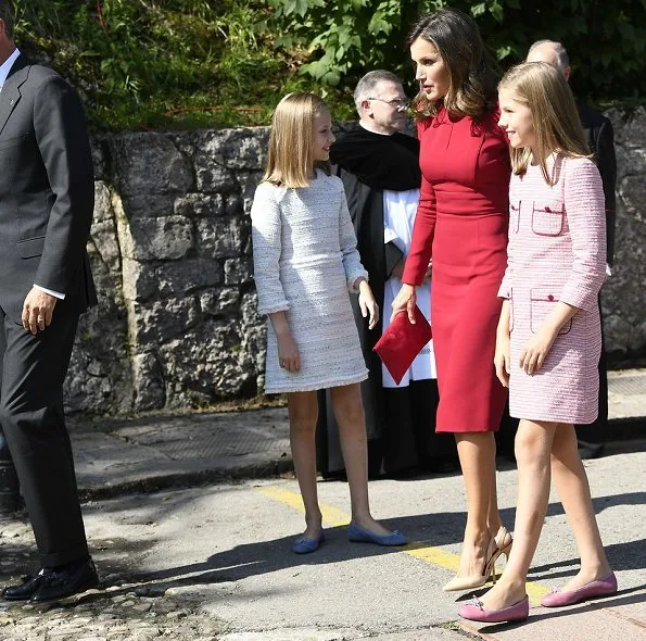 Queen Letizia wore Carolina Herrrera red dress, Princess Leonore Carolina Herrera dress, İnfanta Sofia wore Nanos dress