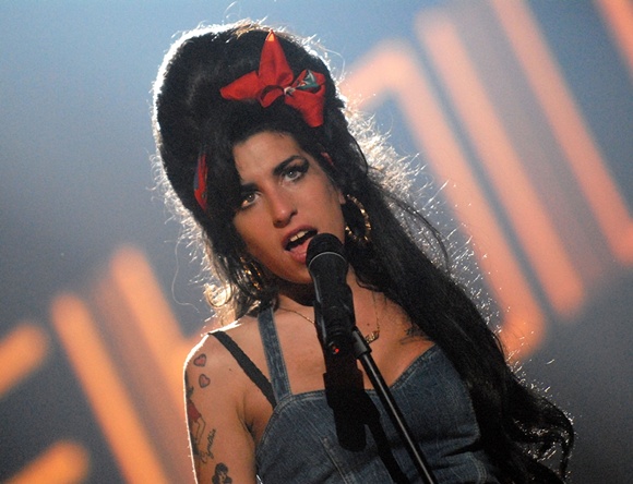 De Quoi Est Morte Amy Winehouse Jornal ridiculariza morte de Amy Winehouse - The MC