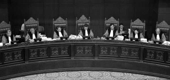 Peranan Lembaga Peradilan Mikirbae Com