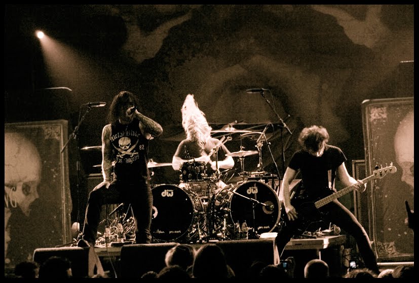 I lay play. группа as i lay dying. As i lay dying 2019. On thorns i lay. As i lay dying cauterize.