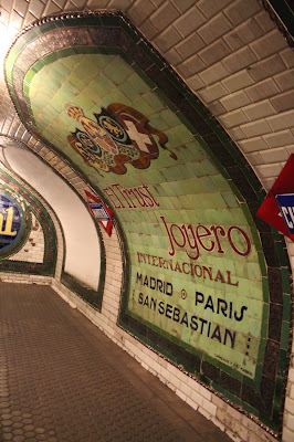 Carteles publicitarios de la Estación-museo de Chamberí-Madrid