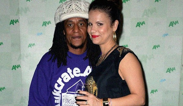  Esposa de Tego Calderón Michelle Peterbauer lo acusa de violencia y le exige el divorcio